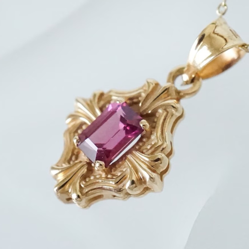 Vintage unique 14k gold tourmaline dainty pendant